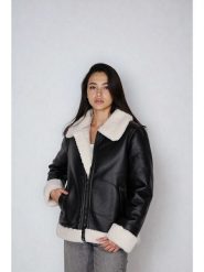 Steve Madden Kurtka w kolorze czarnym ze skóry syntetycznej rozmiar: L. Czarne kurtki damskie Steve Madden, l, bez wzorów, ze skóry, bez kaptura. Za 217.99 zł.