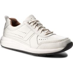 Półbuty CLARKS - Un Coast Form 261332487 White Leather. Białe półbuty męskie Clarks, z materiału, bez zapięcia. W wyprzedaży za 259.00 zł.