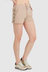 GUESS Beżowe szorty damskie z lampasami w logo. Brązowe szorty damskie Guess, z aplikacjami, z bawełny. W wyprzedaży za 229.99 zł.