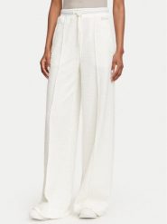 Guess Spodnie materiałowe W6YB13 K4363 Kremowy Relaxed Fit. Białe spodnie materiałowe damskie Guess, z aplikacjami, z bawełny. Za 434.99 zł.