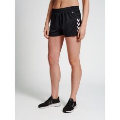 Szorty damskie Hummel hmlhmlCORE. Czarne spodenki sportowe damskie HUMMEL, bez wzorów, sportowe. Za 77.50 zł.
