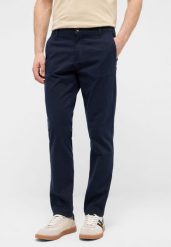 Męskie Spodnie Mustang Style Brad Chino Dark Sapphire 1017469 4136. Niebieskie spodnie materiałowe męskie Mustang, bez wzorów, z jeansu. Za 159.99 zł.
