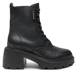 Trapery Tommy Jeans. Czarne trapery damskie Tommy Jeans, z jeansu, bez obcasa. Za 479.99 zł.