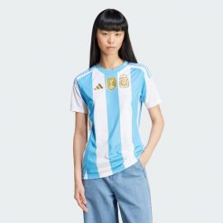 Koszulka Argentina 24 Home. Białe bluzki damskie Adidas, l, bez wzorów, z materiału, sportowe, bez kołnierzyka, bez ramiączek. Za 449.00 zł.