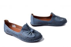 COMFORTABEL 830036-05 blue, półbuty damskie. Niebieskie półbuty damskie Comfortabel, w ażurowe wzory, ze skóry, bez obcasa. Za 264.90 zł.