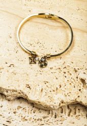 Złota Bransoletka Typu Bangle z Geometrycznymi Ozdobami Lunavess. Żółte bransoletki damskie Born2be, ze stali. Za 59.99 zł.