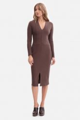 Bawełniana sukienka dzianinowa ołówkowa z dekoltem V brąz. Sukienki damskie Bewear, do pracy, s, bez wzorów, z bawełny, biznesowe, bez kołnierzyka, bez ramiączek, ołówkowe. Za 249.00 zł.