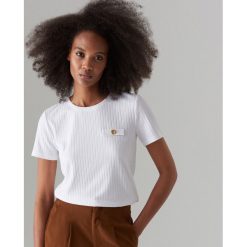 Prążkowana koszulka basic z dodatkiem wiskozy - Biały. Białe t-shirty damskie Mohito, l, bez wzorów, prążkowane, bez kołnierzyka. Za 39.99 zł.