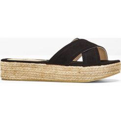 Espadryle na podeszwie platformie bonprix czarny. Czarne espadryle damskie bonprix, bez wzorów, bez obcasa. Za 49.99 zł.