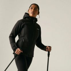 Damska kurtka softshell Desoto. Niebieskie kurtki softshell damskie Regatta, bez wzorów, z materiału, z kapturem. Za 395.50 zł.