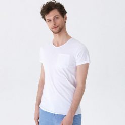 T-shirt z kieszenią - Biały. Białe t-shirty damskie House, l, bez wzorów, bez kołnierzyka. Za 29.99 zł.