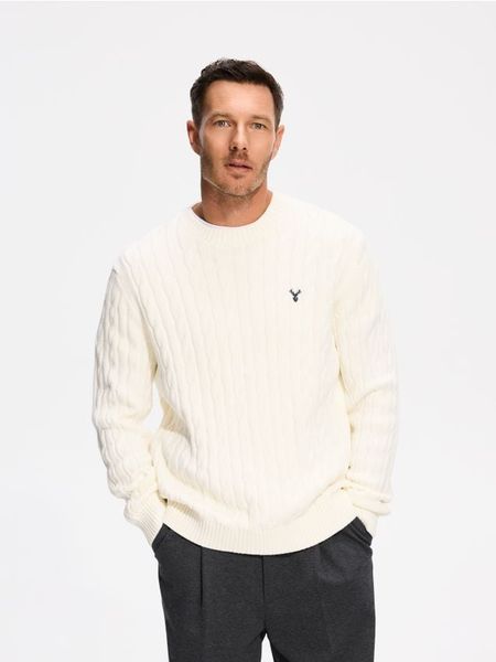 Sweter z haftem - złamana biel. Swetry męskie Reserved, l, bez wzorów, z bawełny, bez kołnierzyka. Za 149.99 zł.