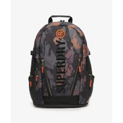 Damski plecak z haftem Superdry Tarp. Czarne plecaki damskie Superdry., bez wzorów, eleganckie. Za 389.45 zł.