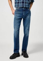 WRANGLER MĘSKIE SPODNIE JEANSOWE WRANGLER GREENSBORO DENIM DUSK 112362444. Spodnie materiałowe męskie Wrangler, bez wzorów, z denimu. Za 199.99 zł.
