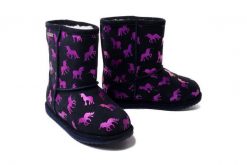 EMU AUSTRALIA Rainbow Unicorn Brumby K12373 midnight, botki dziecięce, rozmiary 24-31. Czarne botki dziewczęce Emu Australia, bez wzorów, bez ramiączek. Za 459.90 zł.