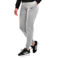 Spodnie sportowe damskie Nike Wmns Fleece Pants. Szare spodnie sportowe damskie Nike, xl, z bawełny, na fitness i siłownię. Za 341.00 zł.