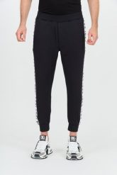 DSQUARED2 Czarne spodnie dresowe Relax Dan Fit. Czarne spodnie dresowe męskie Dsquared2, bez wzorów, z dresówki. W wyprzedaży za 1,299.99 zł.