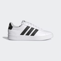 BUTY GRAND COURT 3.0. Białe buty sportowe na co dzień damskie Adidas, bez wzorów, z gumy, trekkingowe. Za 344.50 zł.