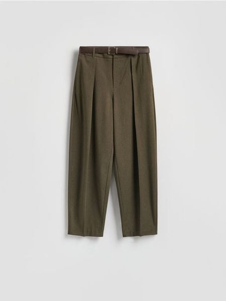 Spodnie z paskiem - zielony. Zielone spodnie materiałowe damskie Reserved, bez wzorów, z tkaniny. Za 159.99 zł.