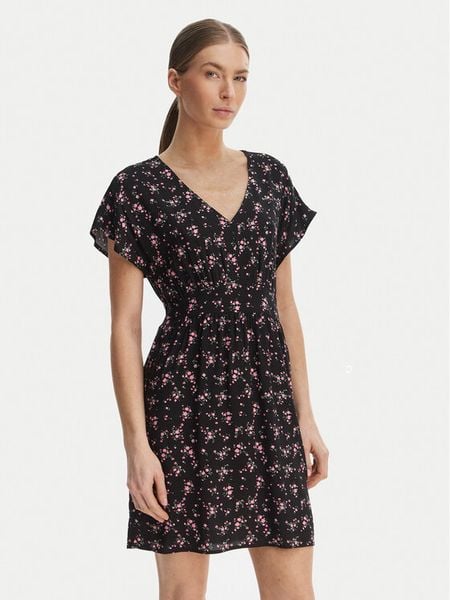 ONLY Sukienka letnia Nova 15342707 Czarny Regular Fit. Czarne sukienki damskie Only, na lato, s, bez wzorów, z wiskozy, bez kołnierzyka, bez ramiączek. Za 129.99 zł.