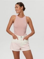 Szorty jeansowe high waist - wielobarwny. Szorty damskie Sinsay, bez wzorów, z bawełny, z podwyższonym stanem. Za 79.99 zł.