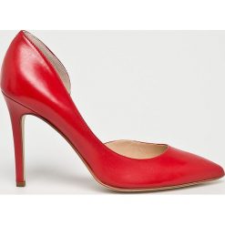 Solo Femme - Szpilki. Czerwone szpilki Solo Femme, bez wzorów, z materiału, bez obcasa. W wyprzedaży za 249.90 zł.