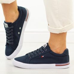 Granatowe trampki damskie American Club Lh116. Niebieskie trampki i tenisówki damskie American CLUB, bez wzorów, z jeansu. Za 99.00 zł.