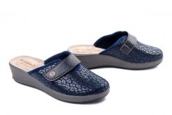 Inblu GI-30 004 granatowy, klapki damskie. Niebieskie klapki damskie Inblu, bez wzorów, bez obcasa, na koturnie. Za 94.99 zł.