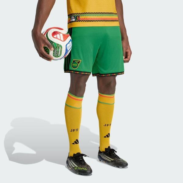 Spodenki domowe Jamajka 26 x Bob Marley. Zielone szorty męskie Adidas, bez wzorów, z materiału, klasyczne. Za 199.00 zł.
