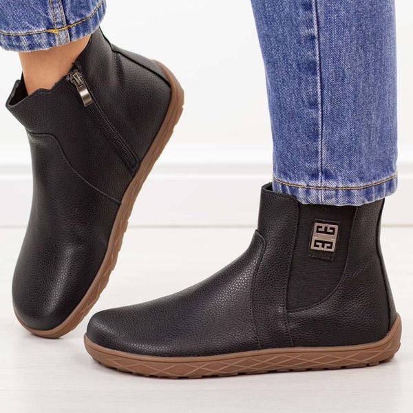 Czarne barefoot skórzane botki damskie Jezzi 555. Czarne botki damskie Jezzi, na jesień, z dzianiny, biznesowe, bez obcasa, na płaskiej podeszwie, bez zapięcia. Za 299.00 zł.