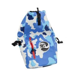 Wodoodporny plecak o pojemności 25 l w kolorze niebieskim z kamuflażem. Niebieskie plecaki damskie 9WS, bez wzorów, z tkaniny, wakacyjne. Za 170.00 zł.