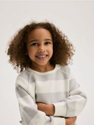 Bawełniana bluza w paski - jasnoszary. Szare bluzy i bluzki niemowlęce Reserved, bez wzorów, z bawełny, bez ramiączek, bez kaptura. W wyprzedaży za 25.99 zł.