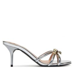 Klapki LOVE MOSCHINO. Szare klapki damskie Love Moschino, bez wzorów, bez obcasa. Za 839.99 zł.