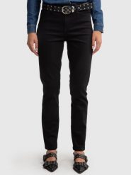 Jeansy damskie slim z wysokim stanem czarne Kitty High Waist 915. Czarne jeansy damskie Big Star, z podwyższonym stanem. W wyprzedaży za 279.99 zł.
