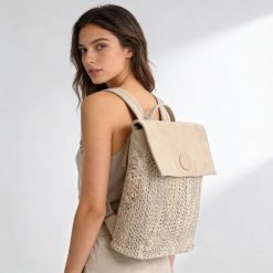 Plecak damski Rieker, z materiału syntetycznego o miękkiej strukturze z klapą i regulowanymi szelkami lekka forma do codziennego użytkowania, beżowy,. Brązowe plecaki damskie Rieker, bez wzorów, z materiału, wakacyjne. Za 249.00 zł.