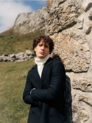 Płaszcz z dodatkiem wełny - czarny. Czarne płaszcze męskie Reserved, l, bez wzorów, z tkaniny. W wyprzedaży za 269.99 zł.