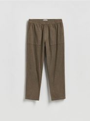 Bawełniane spodnie jogger - brązowy. Brązowe spodnie materiałowe męskie Reserved, bez wzorów, z bawełny. Za 119.99 zł.