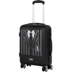 Torba na wózek Karactermania Wednesday Uniform ABS. Czarne torebki klasyczne damskie Karactermania, bez wzorów, z materiału, z nadrukiem, bez dodatków. Za 485.00 zł.