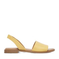 Sandały Lasocki. Żółte sandały damskie Lasocki, bez wzorów, bez obcasa, na płaskiej podeszwie. Za 139.99 zł.