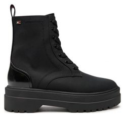 Trapery Tommy Hilfiger. Czarne trapery damskie Tommy Hilfiger, bez obcasa. Za 799.99 zł.