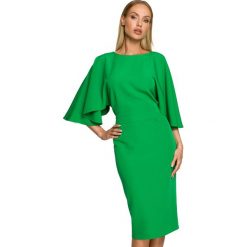 Sukienka elegancka ołówkowa z szerokimi rękawami zielona z pelerynką. Zielone sukienki damskie Sukienki.shop, na komunię, m, bez wzorów, eleganckie, bez kołnierzyka, bez ramiączek, ołówkowe. Za 289.00 zł.