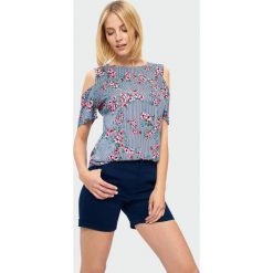 Bluzka z odkrytymi ramionami. Bluzki damskie Greenpoint, bez wzorów, z wiskozy, bez kołnierzyka, bez ramiączek. Za 39.99 zł.