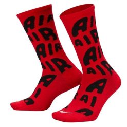Skarpety Unisex Dla Dorosłych Essentials Everyday. Czerwone skarpetki damskie Nike, bez wzorów. Za 100.99 zł.