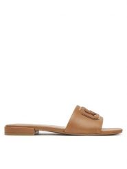 Guess Klapki FLJTAR LEA19 Brązowy. Brązowe klapki damskie Guess, z aplikacjami, ze skóry, bez obcasa. Za 272.00 zł.