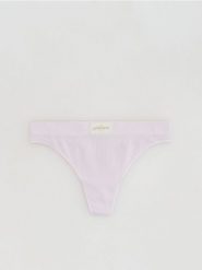 Majtki stringi - lawendowy. Fioletowe stringi damskie Reserved, l, bez wzorów, z dzianiny. Za 29.99 zł.