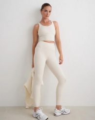 Damskie legginsy, wysoki stan, squat proof, modelujące Sculpting Fit beżowe. Brązowe legginsy damskie Aim'n, s, bez wzorów, z materiału. Za 391.00 zł.