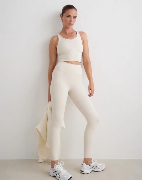 Damskie legginsy, wysoki stan, squat proof, modelujące Sculpting Fit beżowe. Brązowe legginsy damskie Aim'n, s, bez wzorów, z materiału. Za 391.00 zł.