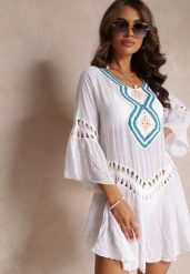 Biała Luźna Sukienka Mini Narzutka z Szydełkowym Zdobieniem Elvin. Białe sukienki damskie Renee, z aplikacjami, eleganckie, bez kołnierzyka, bez ramiączek, mini. Za 39.99 zł.