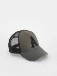 Czapka trucker z naszywką - zielony. Zielone czapki męskie Reserved, z aplikacjami. Za 59.99 zł.