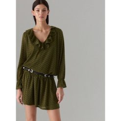 Mini sukienka z ażurowej dzianiny - Khaki. Brązowe sukienki damskie Mohito, l, w ażurowe wzory, z dzianiny, bez kołnierzyka, bez ramiączek, mini. W wyprzedaży za 29.99 zł.